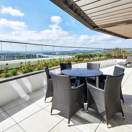 Meriton Suites Canberra Camberra Exterior foto The rooftop garden