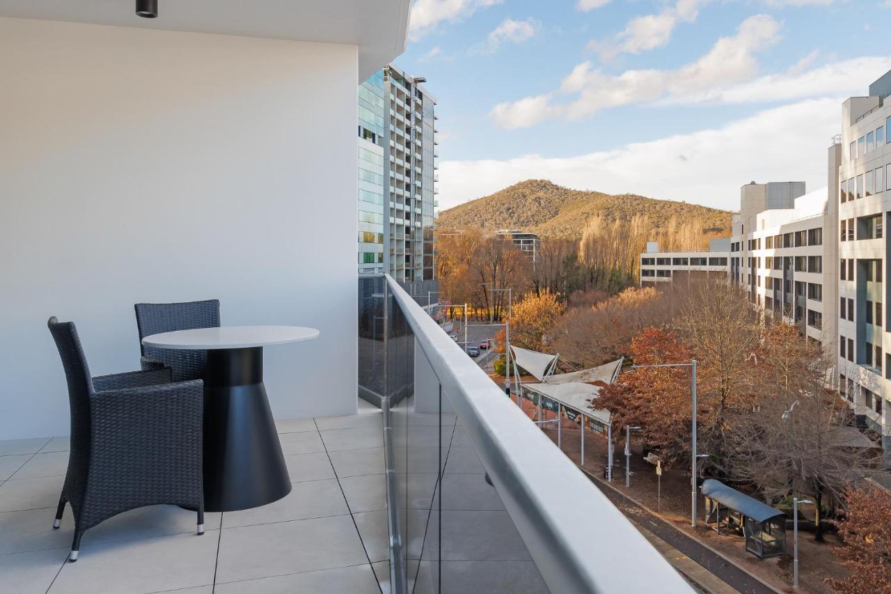 Meriton Suites Canberra Exterior foto