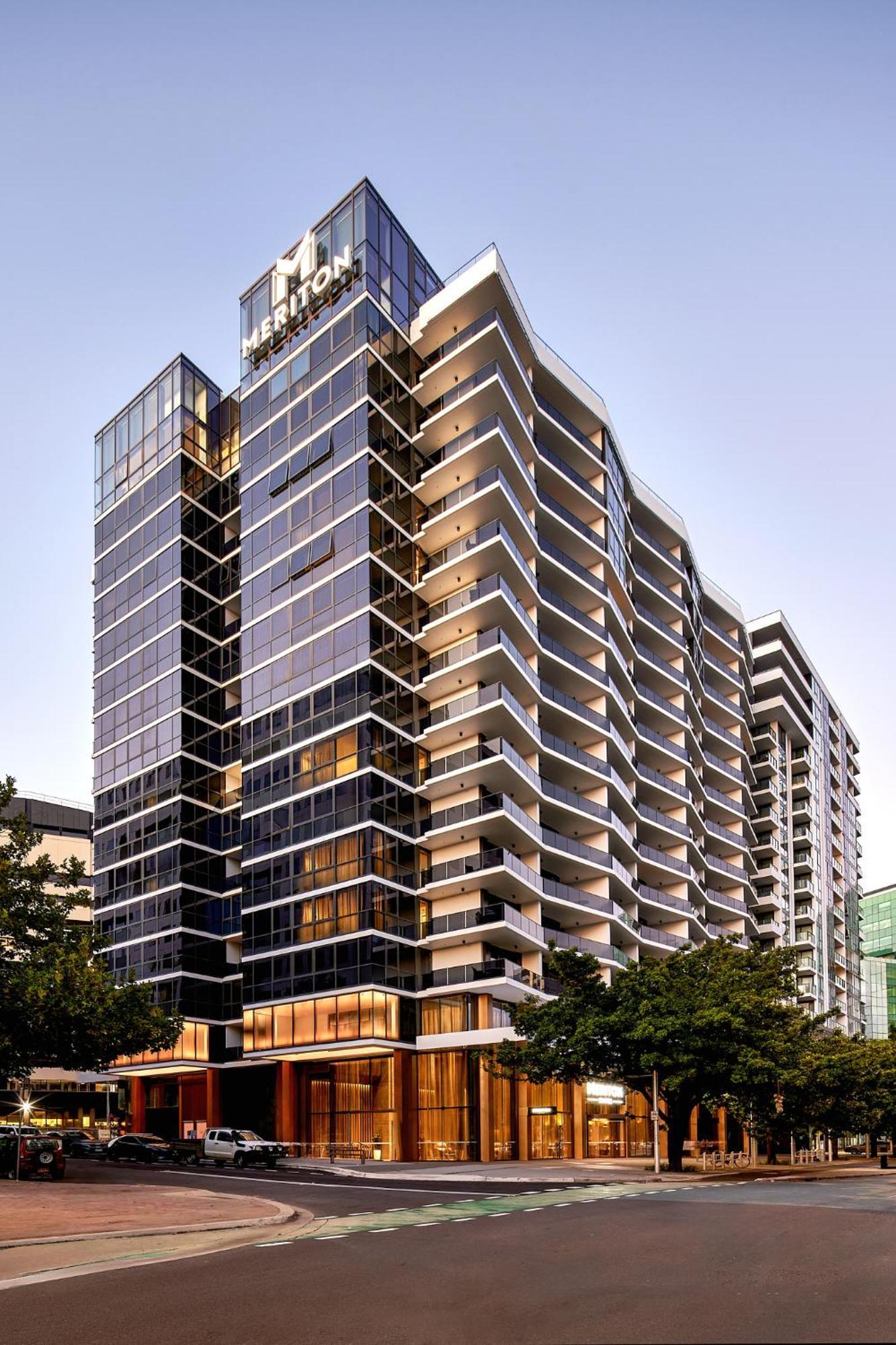 Meriton Suites Canberra Exterior foto