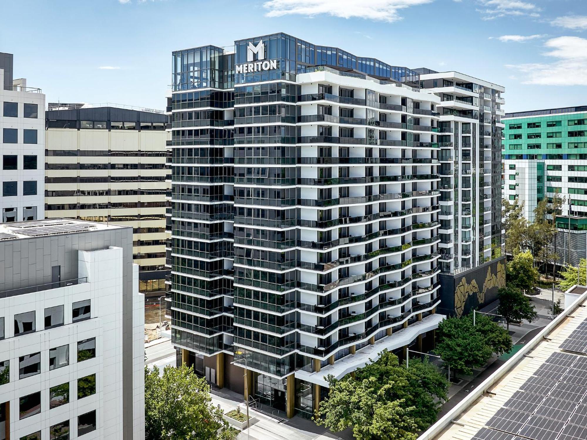 Meriton Suites Canberra Exterior foto