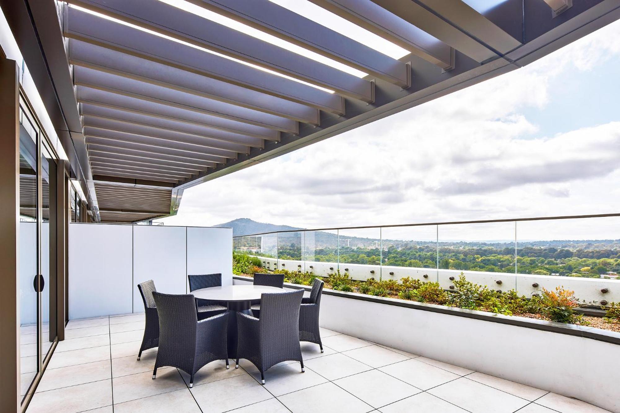 Meriton Suites Canberra Exterior foto