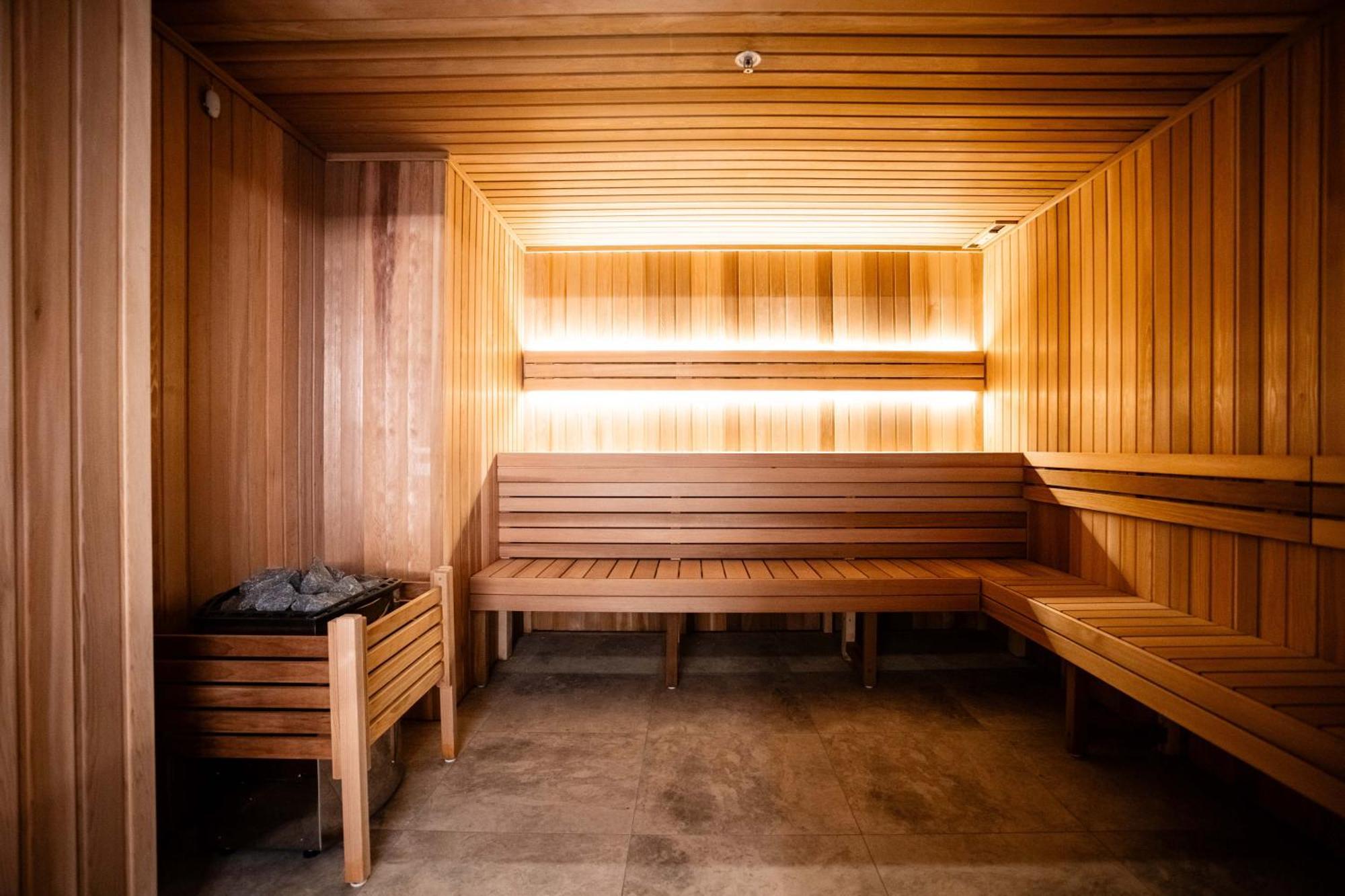 Meriton Suites Canberra Camberra Exterior foto A sauna