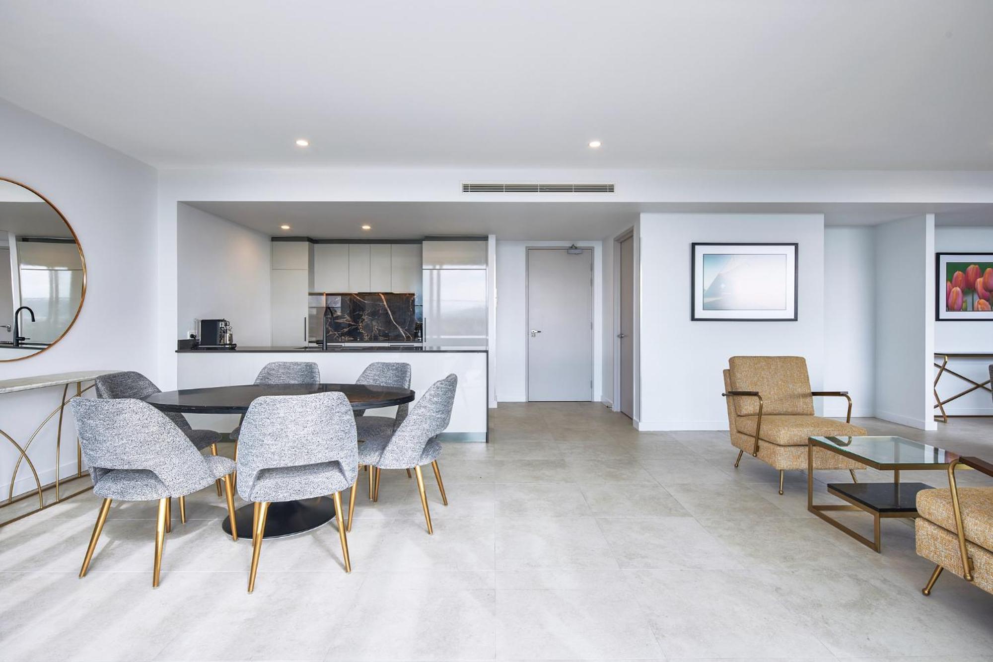 Meriton Suites Canberra Camberra Exterior foto A typical apartment interior