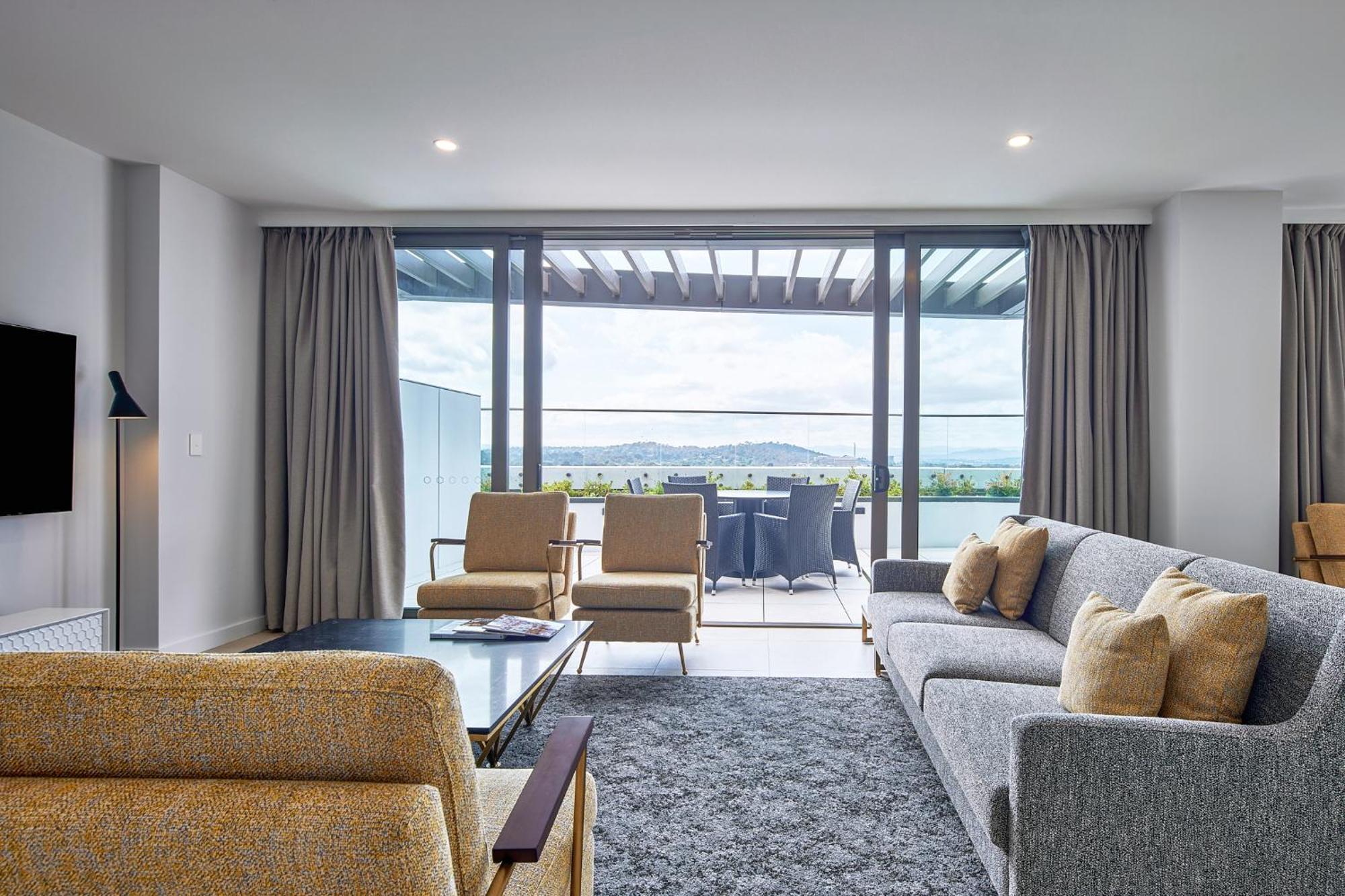 Meriton Suites Canberra Camberra Exterior foto A suite at the hotel