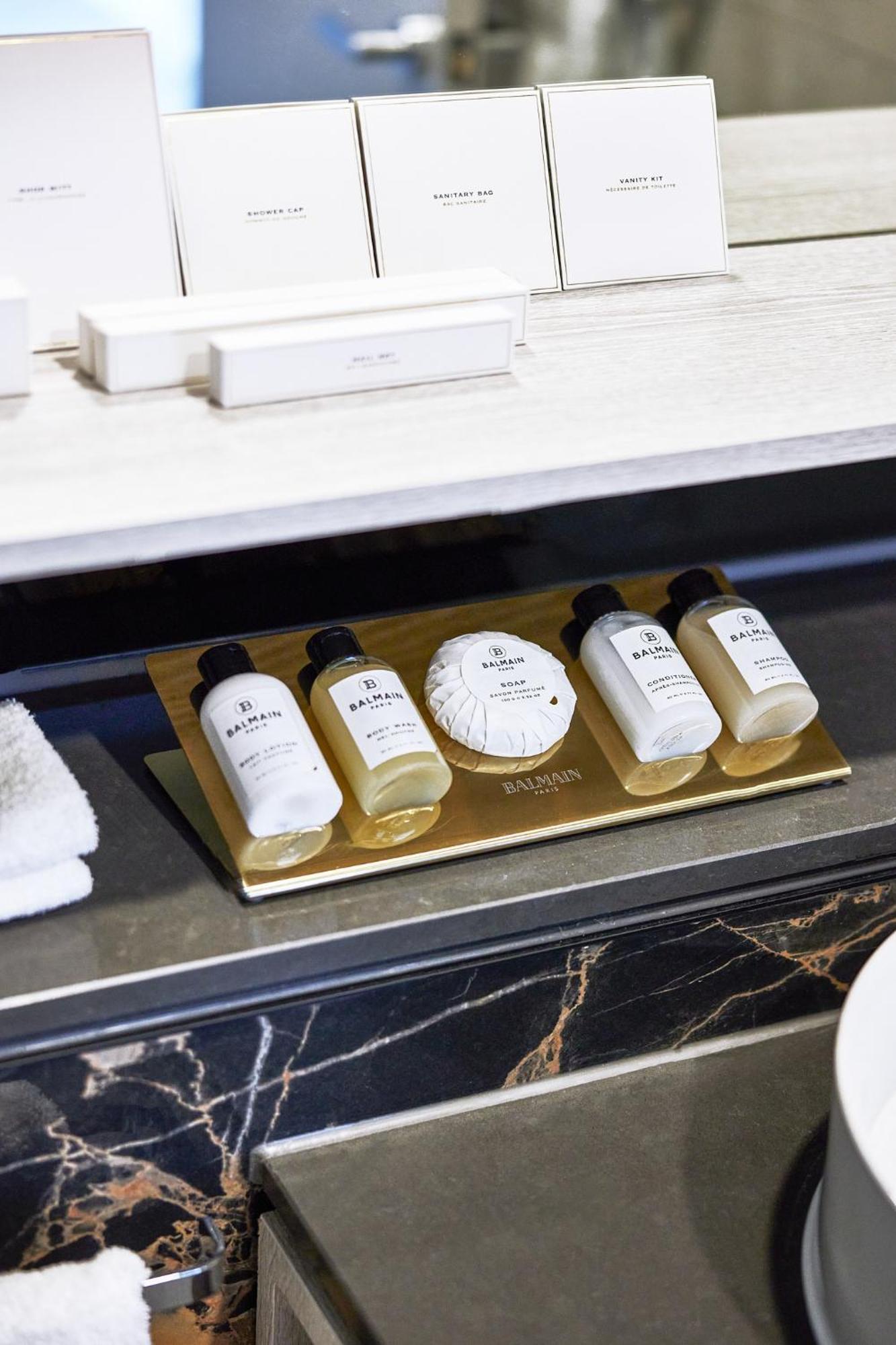 Meriton Suites Canberra Camberra Exterior foto Balmain toiletries
