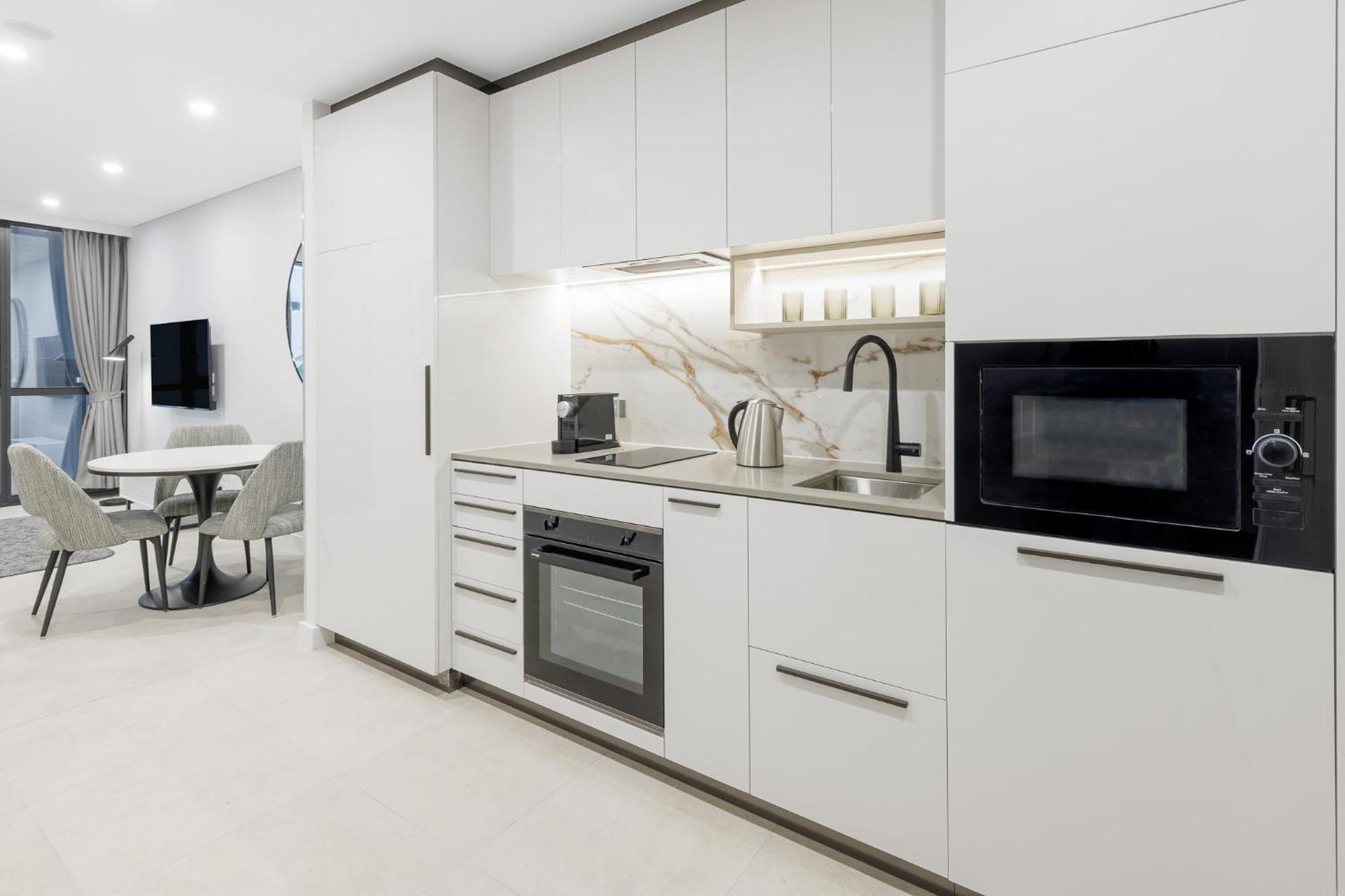Meriton Suites Canberra Camberra Exterior foto A typical kitchen in a serviced apartment