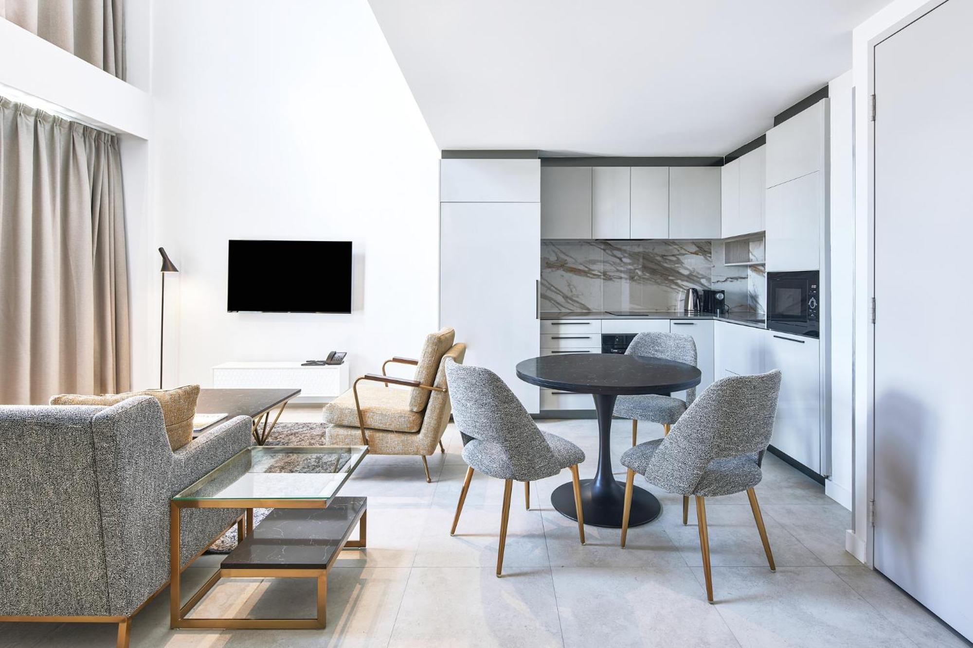 Meriton Suites Canberra Camberra Exterior foto A typical apartment at The Collective Old Oak