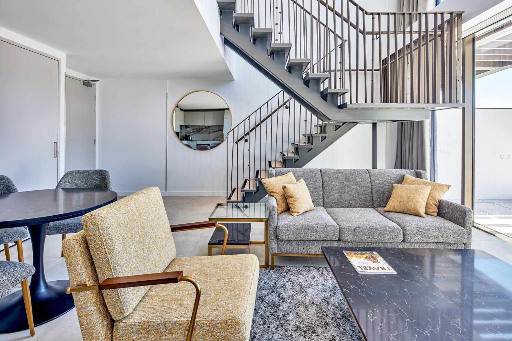 Meriton Suites Canberra Camberra Exterior foto Interior of a home in the neighborhood