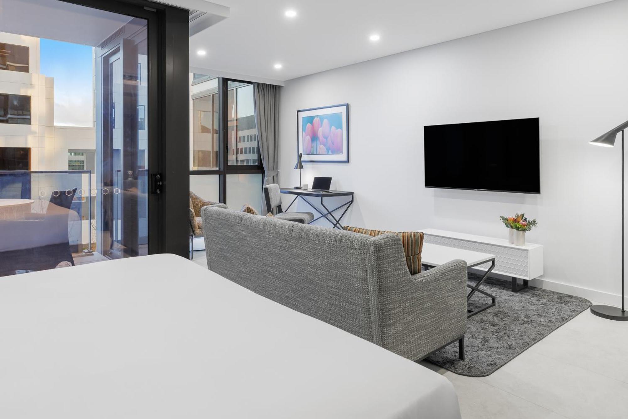 Meriton Suites Canberra Camberra Exterior foto The interior of a typical apartment